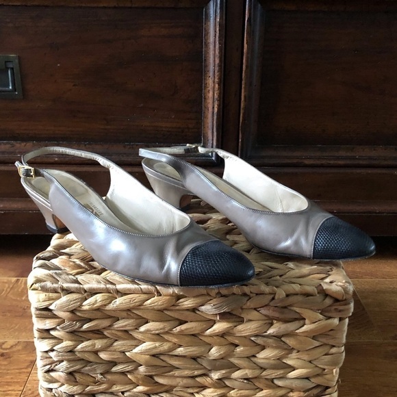 Vintage Salvatore Ferragamo brown & black point toe heels in size 8.5 - Picture 1 of 8
